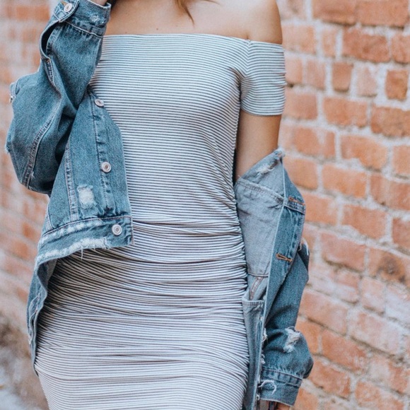Blanc de Blanc off the shoulder dress - Picture 1 of 5